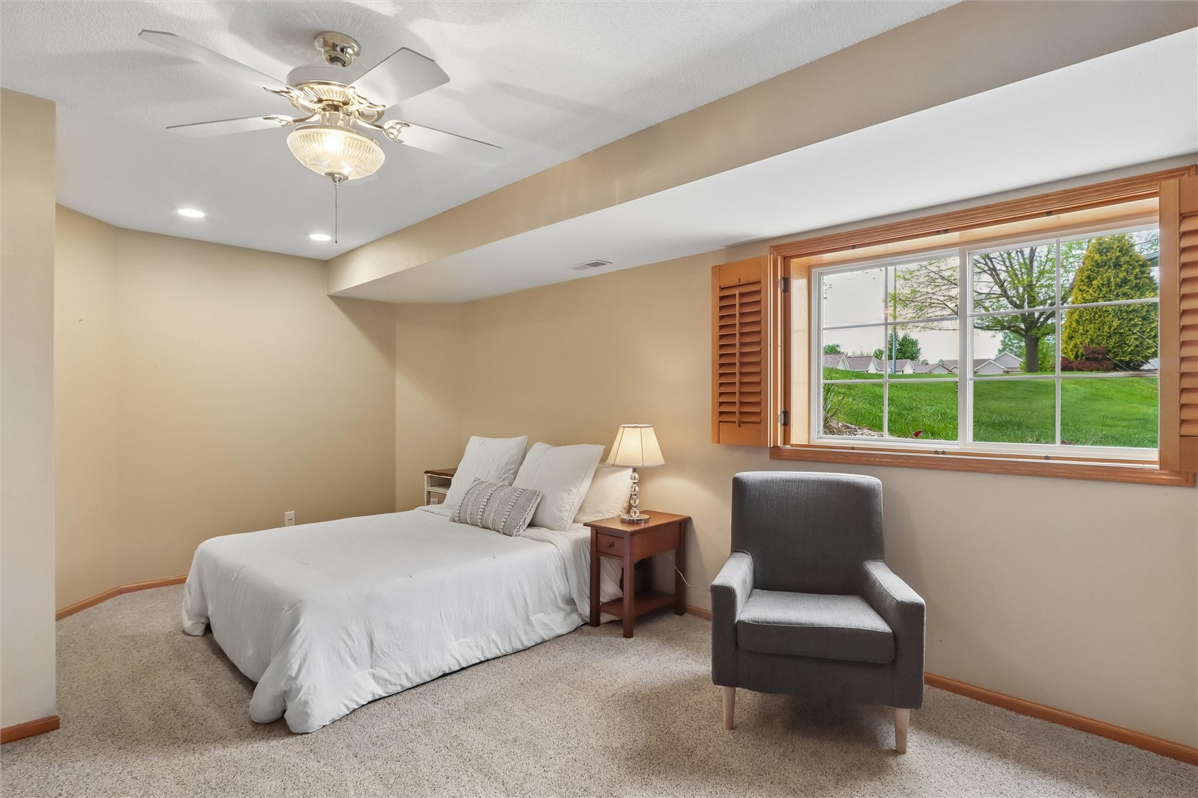 4103 Lakeview SW Cedar Rapids IA 52404