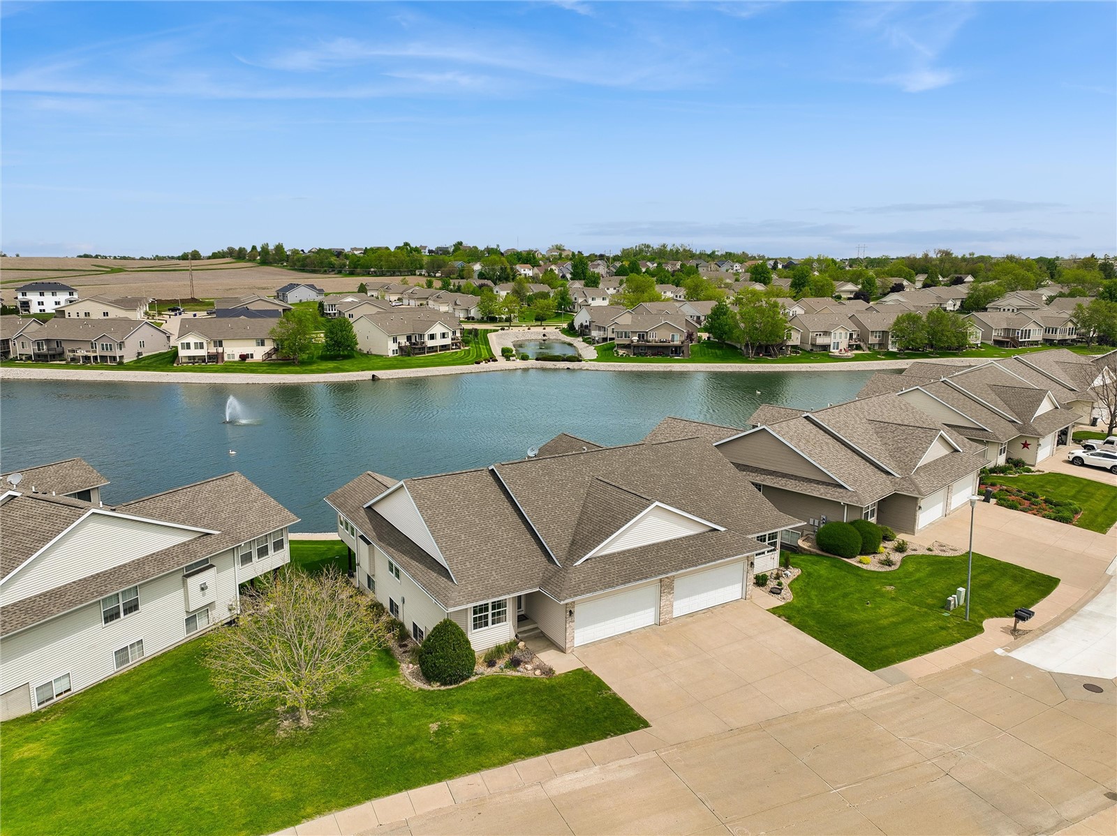 4103 Lakeview SW Cedar Rapids IA 52404