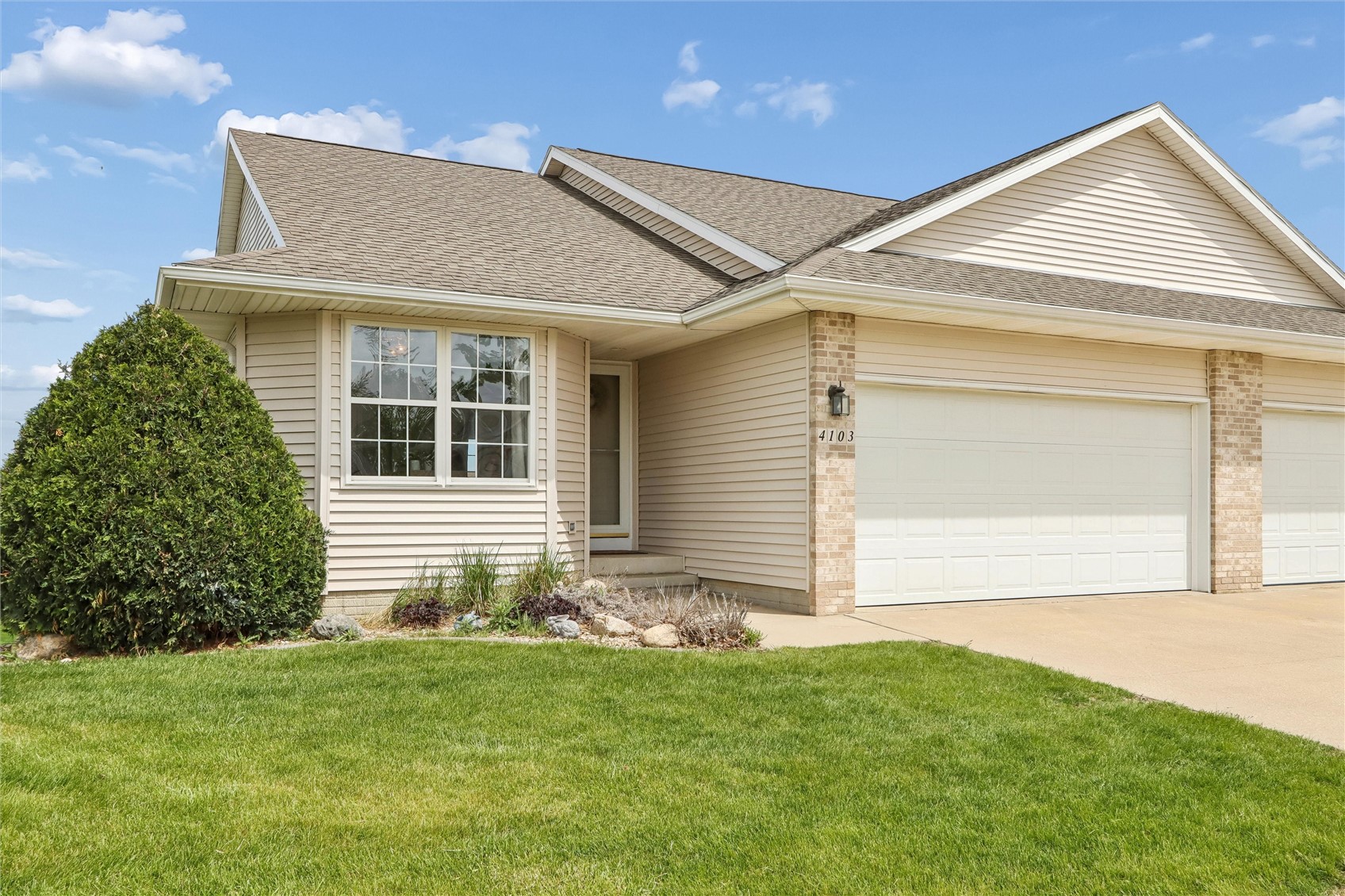 4103 Lakeview SW Cedar Rapids IA 52404