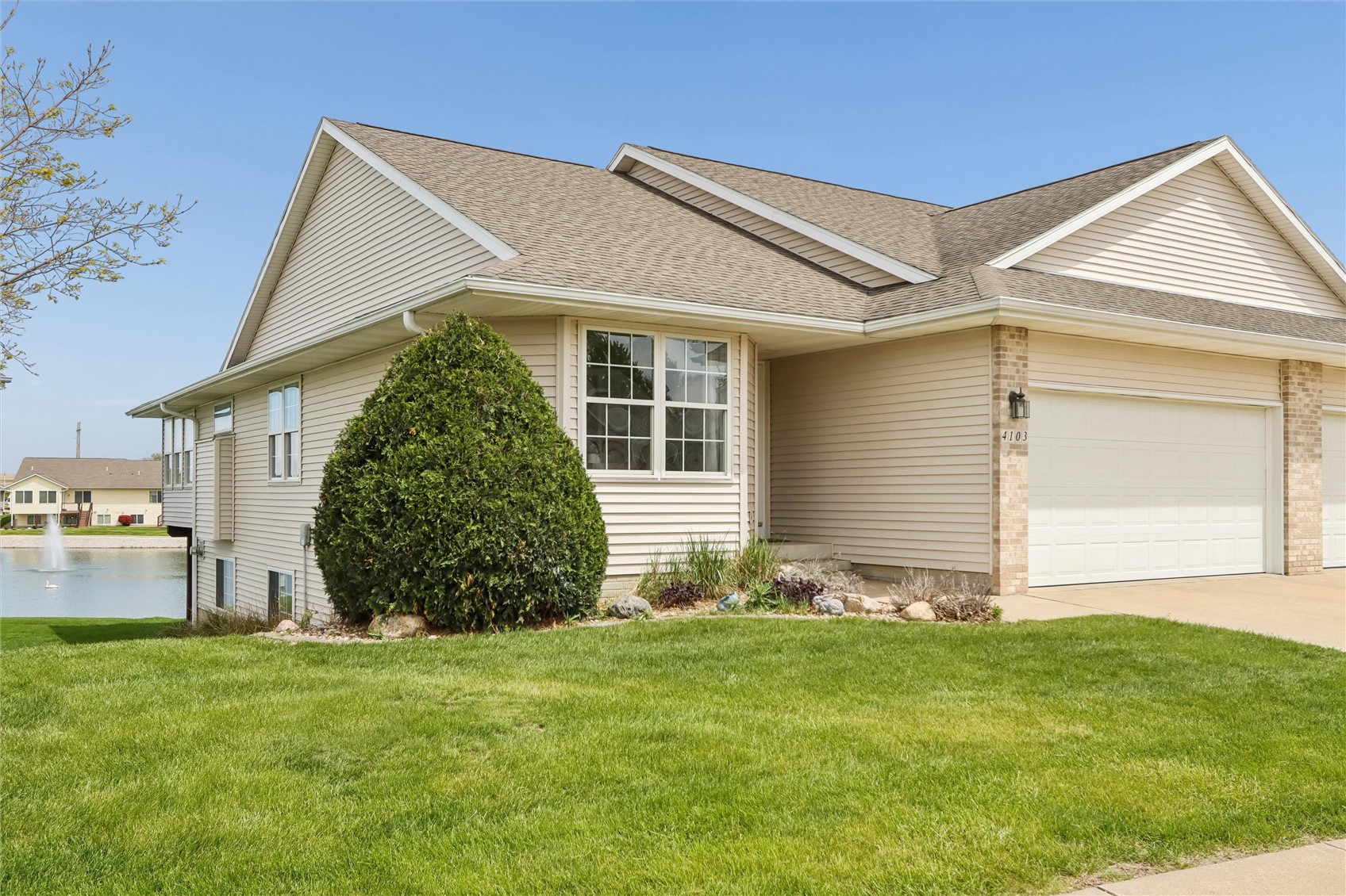 4103 Lakeview SW Cedar Rapids IA 52404