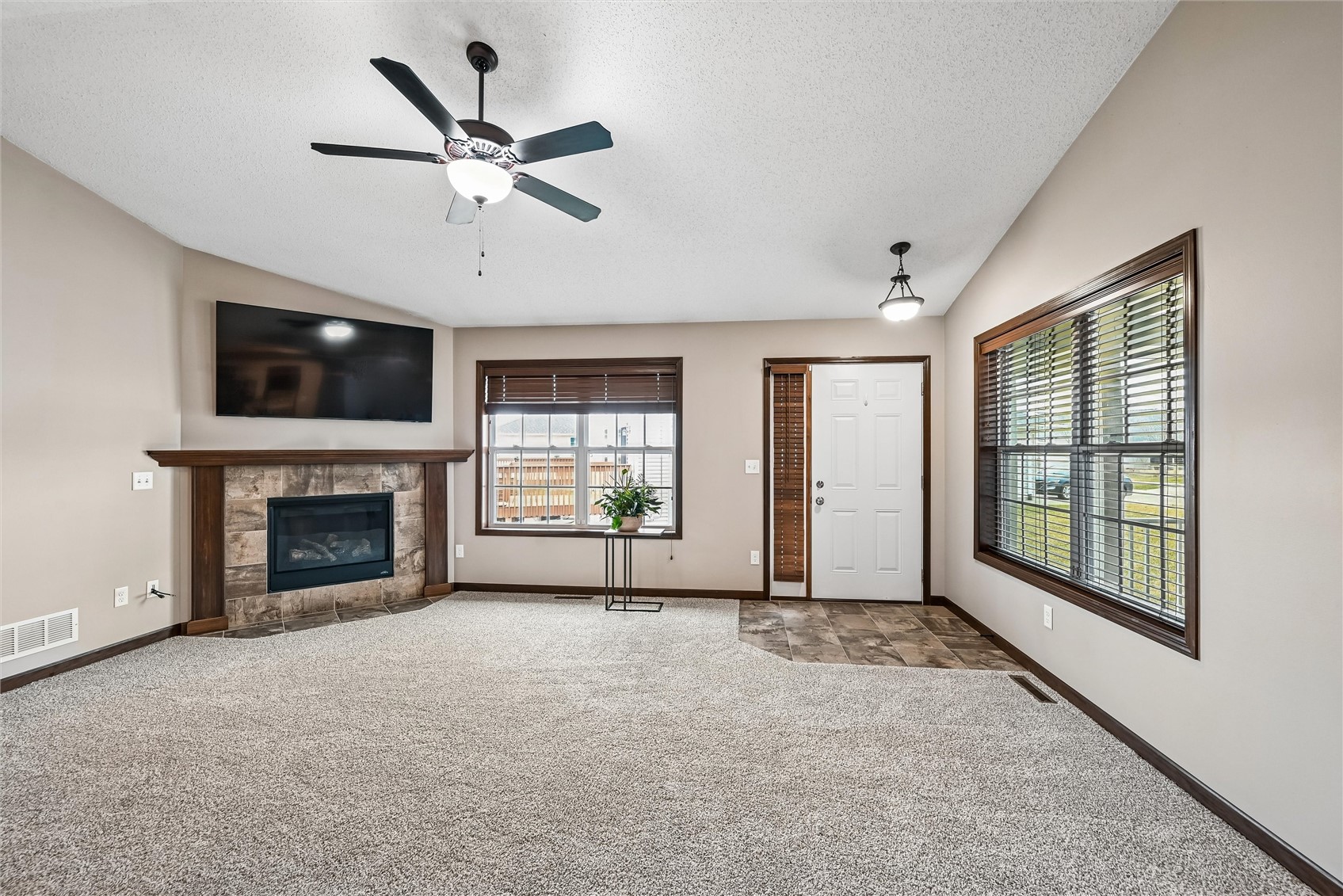 953 Acacia Drive NE Cedar Rapids IA 52402