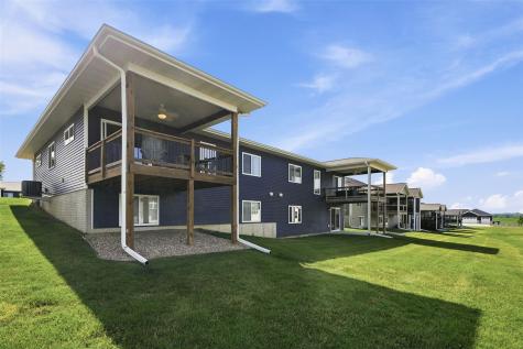 1421 Applewood Drive Fairfax IA 52228