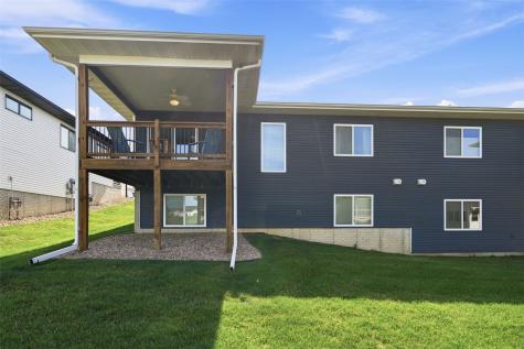 1421 Applewood Drive Fairfax IA 52228