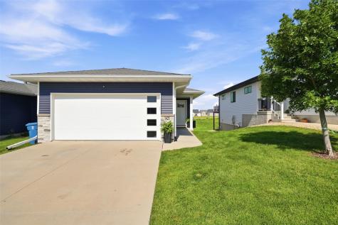 1421 Applewood Drive Fairfax IA 52228