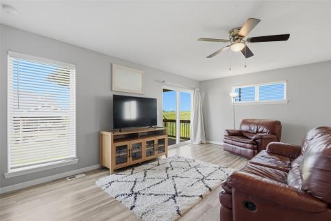 1421 Applewood Drive Fairfax IA 52228