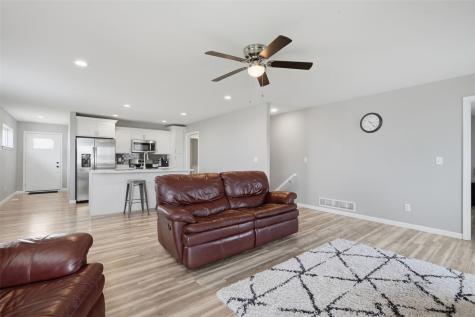 1421 Applewood Drive Fairfax IA 52228