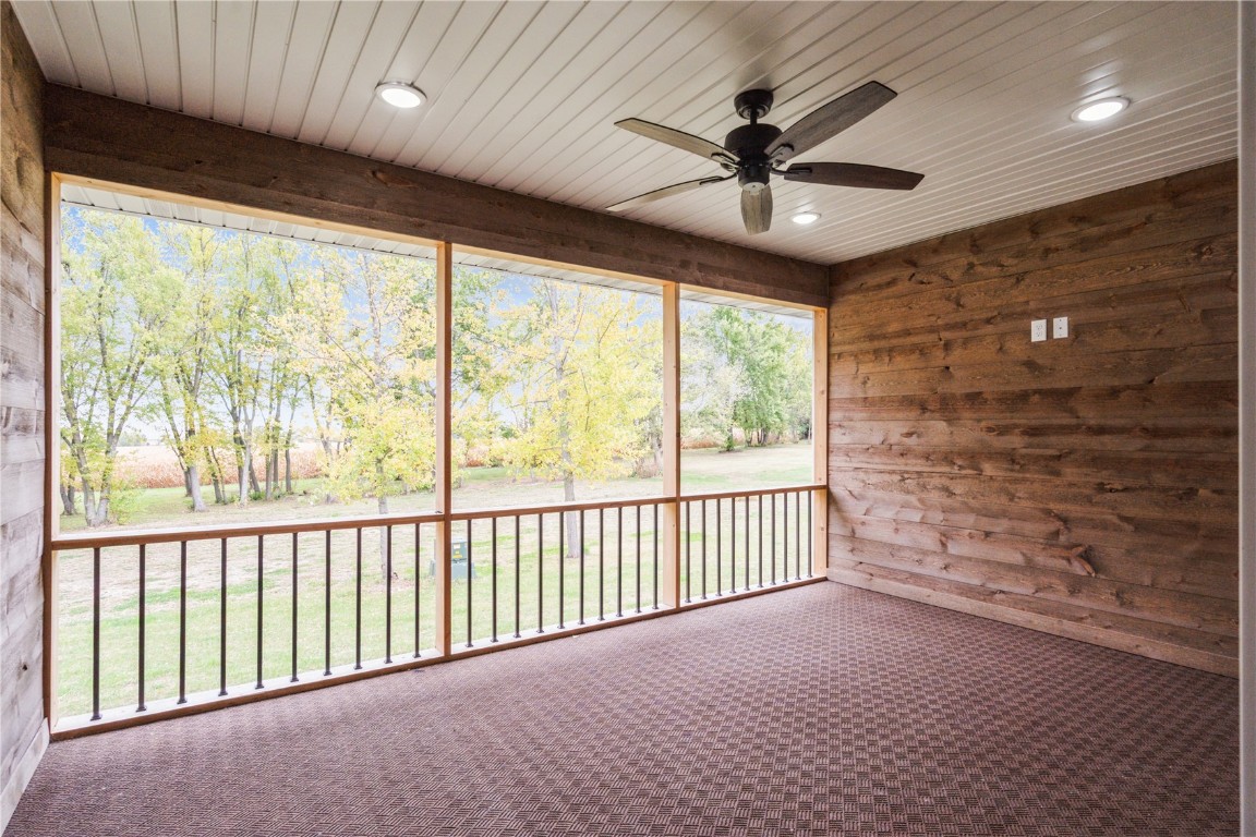 445 1st Street N Winthrop IA 50682