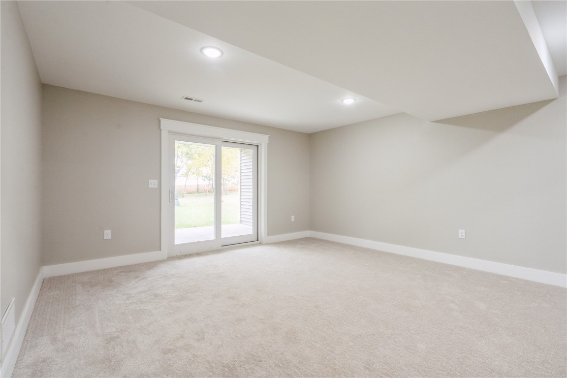 445 1st Street N Winthrop IA 50682