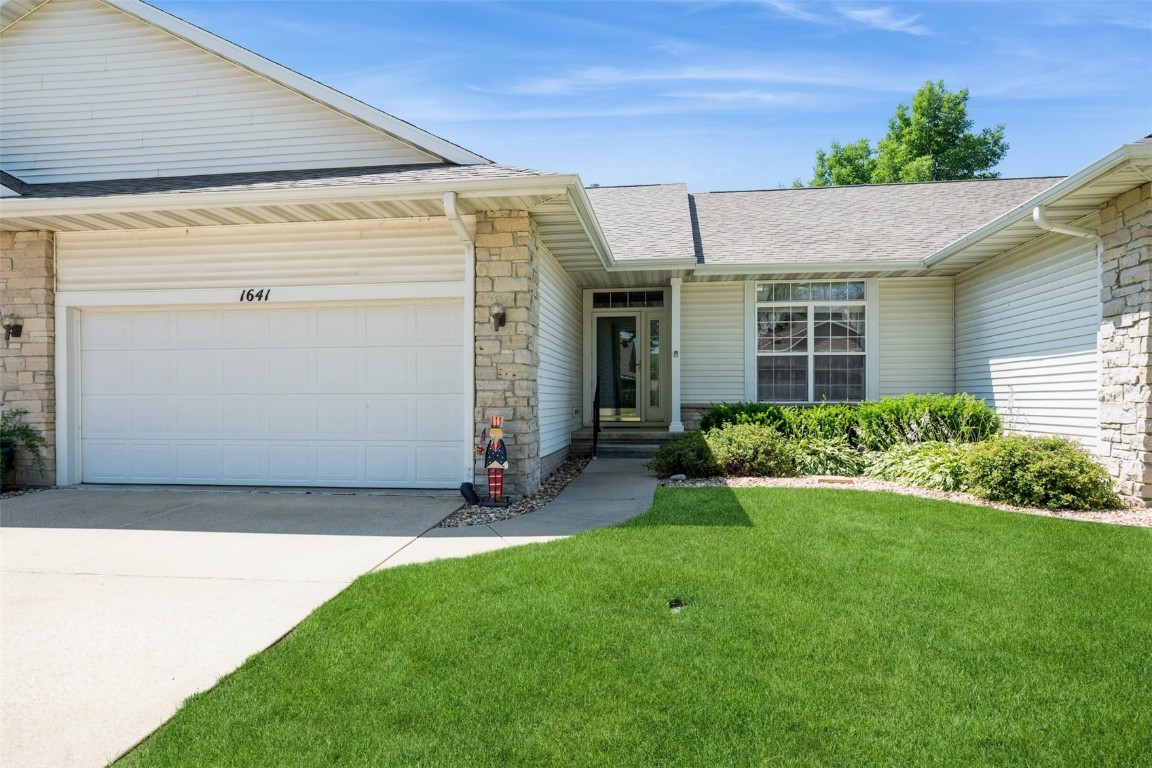 1641 Greens Way Court Cedar Rapids IA 52402