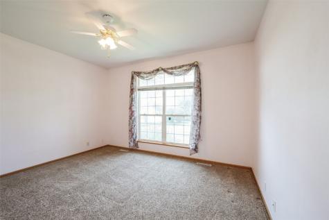 1641 Greens Way Court Cedar Rapids IA 52402