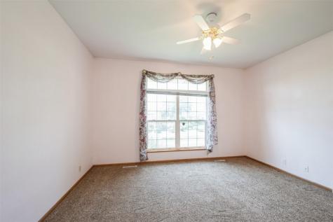 1641 Greens Way Court Cedar Rapids IA 52402