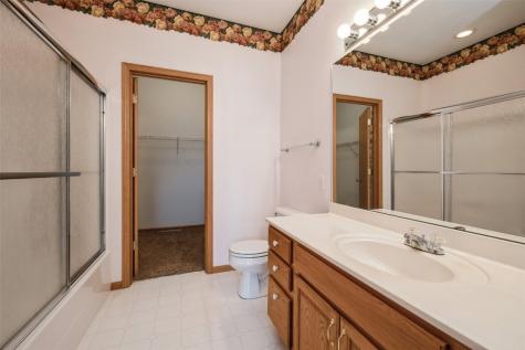 1641 Greens Way Court Cedar Rapids IA 52402