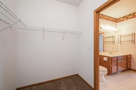 1641 Greens Way Court Cedar Rapids IA 52402