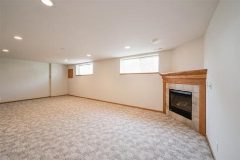 1641 Greens Way Court Cedar Rapids IA 52402