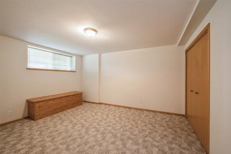 1641 Greens Way Court Cedar Rapids IA 52402