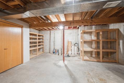 1641 Greens Way Court Cedar Rapids IA 52402