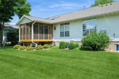 1641 Greens Way Court Cedar Rapids IA 52402
