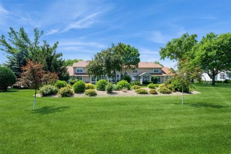 1641 Greens Way Court Cedar Rapids IA 52402