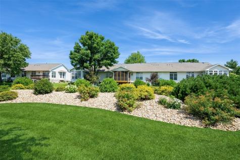 1641 Greens Way Court Cedar Rapids IA 52402