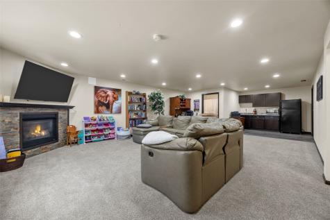 7413 Summerset Avenue NE Cedar Rapids IA 52402