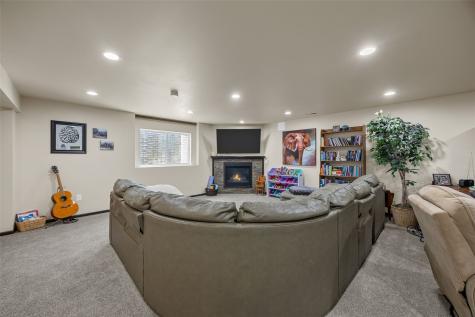 7413 Summerset Avenue NE Cedar Rapids IA 52402