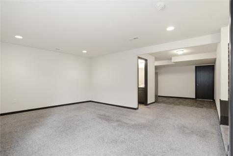 904 Crescent View NE Cedar Rapids IA 52402