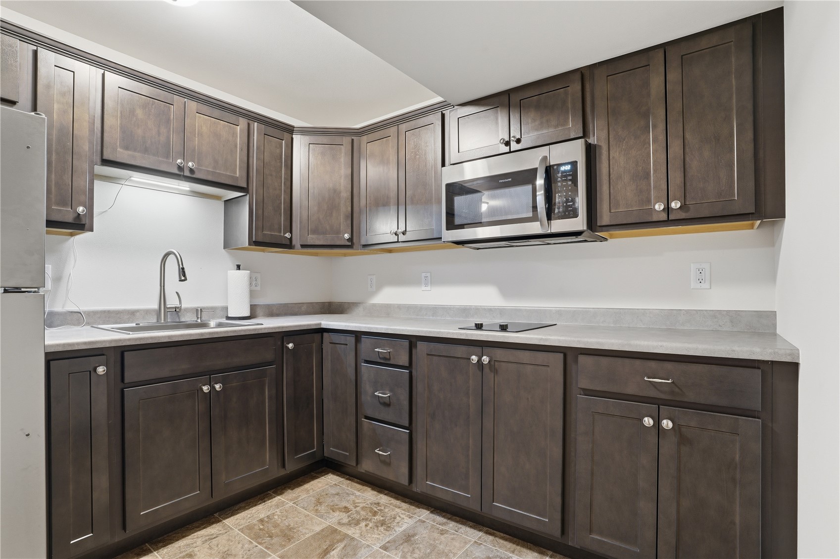 904 Crescent View NE Cedar Rapids IA 52402