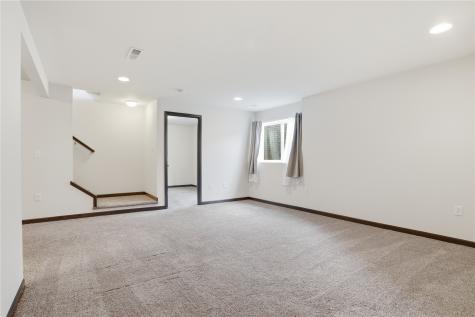 904 Crescent View NE Cedar Rapids IA 52402