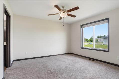904 Crescent View NE Cedar Rapids IA 52402