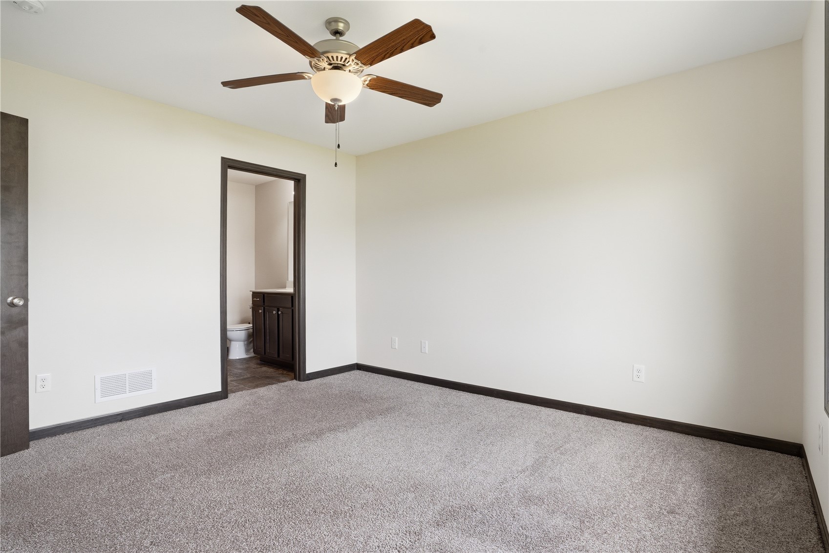 904 Crescent View NE Cedar Rapids IA 52402