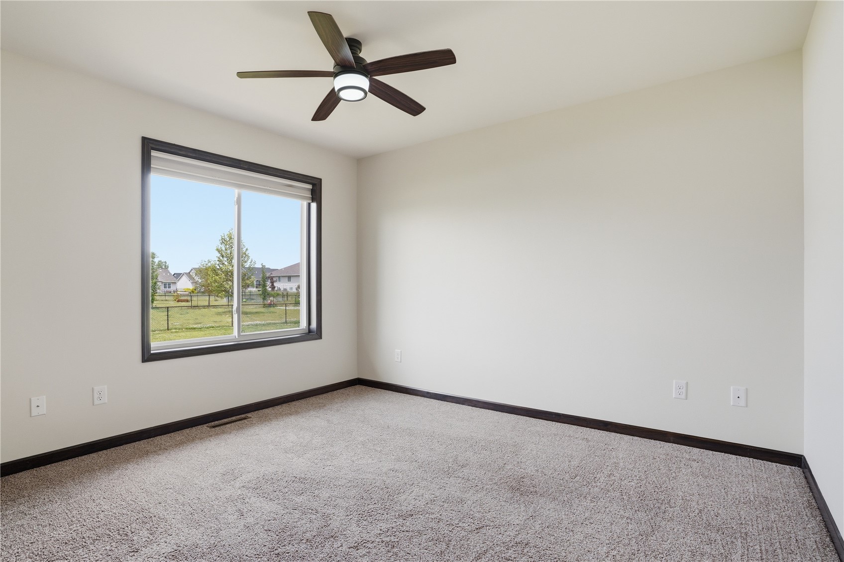 904 Crescent View NE Cedar Rapids IA 52402