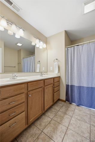 452 N Mckenzie Lane North Liberty IA 52317