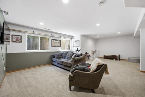 452 N Mckenzie Lane North Liberty IA 52317