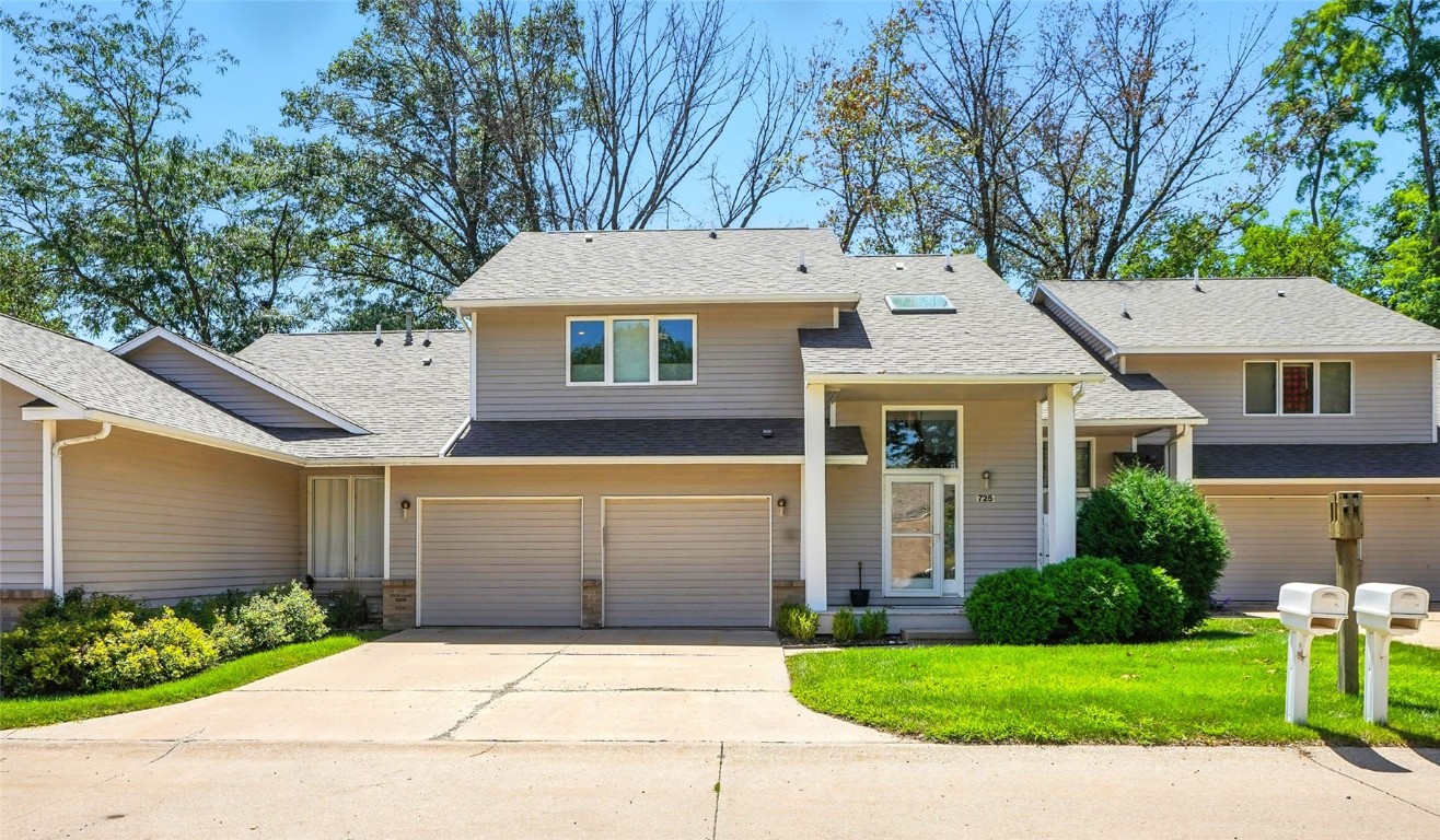 725 East Post Court Cedar Rapids IA 52403