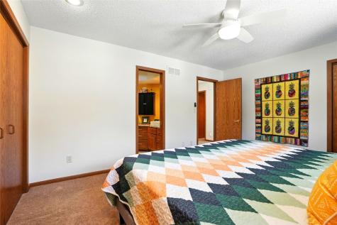 725 East Post Court Cedar Rapids IA 52403