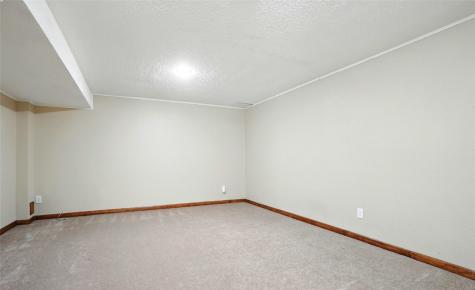 725 East Post Court Cedar Rapids IA 52403