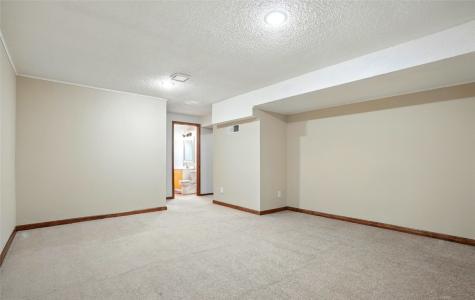 725 East Post Court Cedar Rapids IA 52403