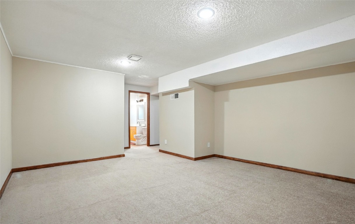 725 East Post Court Cedar Rapids IA 52403