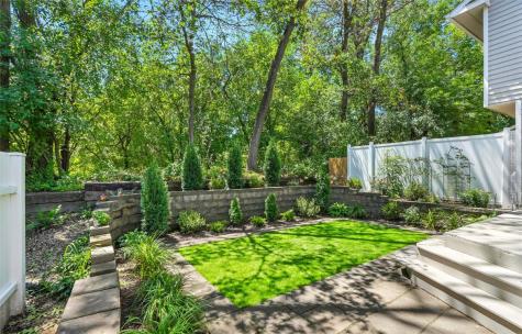 725 East Post Court Cedar Rapids IA 52403