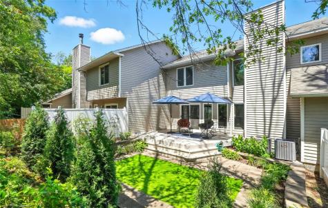 725 East Post Court Cedar Rapids IA 52403