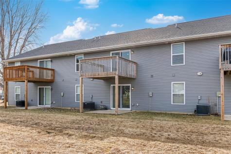 372 Tanglewood Drive Solon IA 52333