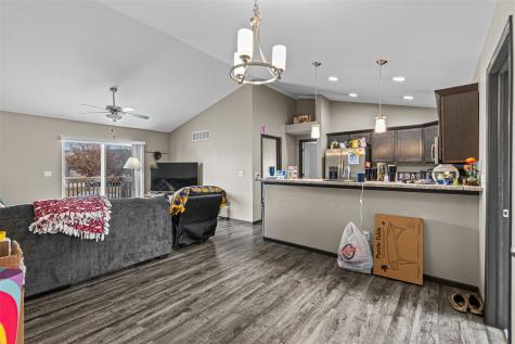 372 Tanglewood Drive Solon IA 52333
