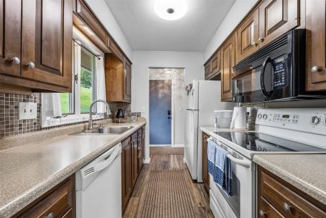 1734 Pikes Peak Court NE Cedar Rapids IA 52402