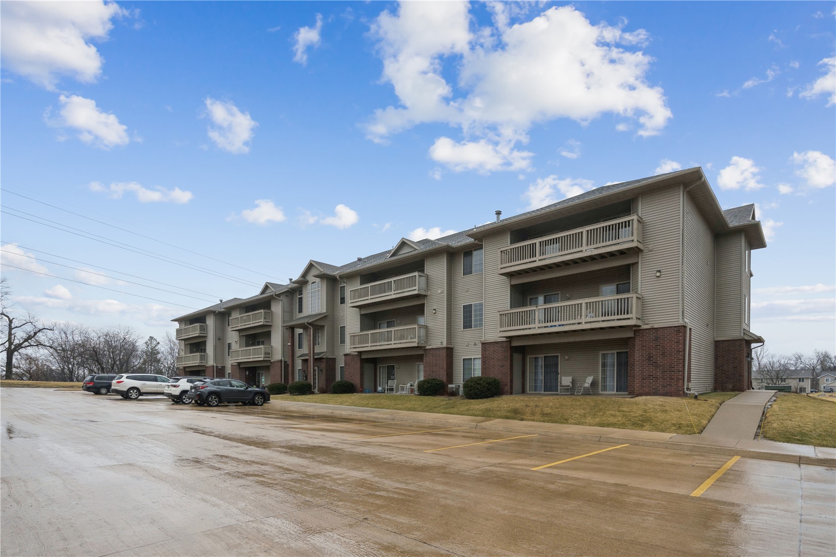 250 Cimarron Drive Hiawatha IA 52233