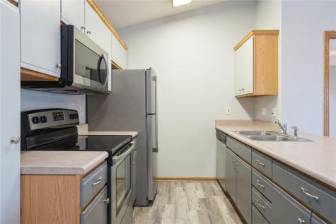 250 Cimarron Drive Hiawatha IA 52233