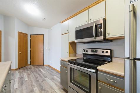 250 Cimarron Drive Hiawatha IA 52233
