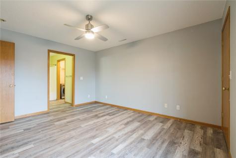 250 Cimarron Drive Hiawatha IA 52233