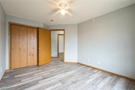 250 Cimarron Drive Hiawatha IA 52233