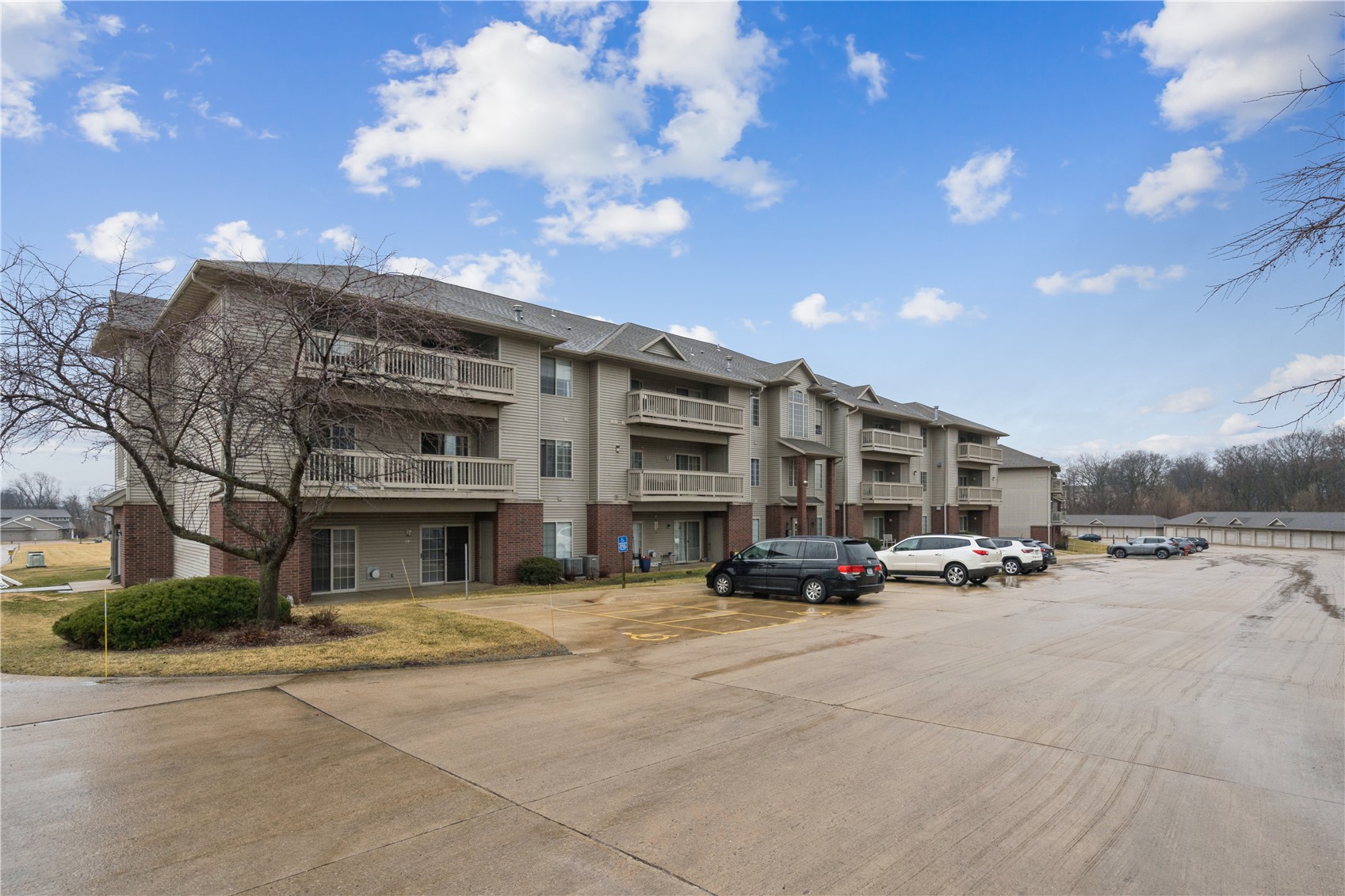 250 Cimarron Drive Hiawatha IA 52233