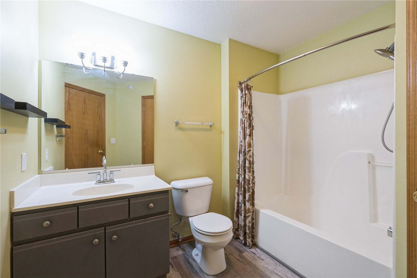 250 Cimarron Drive Hiawatha IA 52233